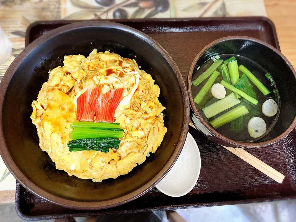 Snapdishの料理写真:おやこ丼（とり肉、たまご） ¥650|Blue Moon Caféさん