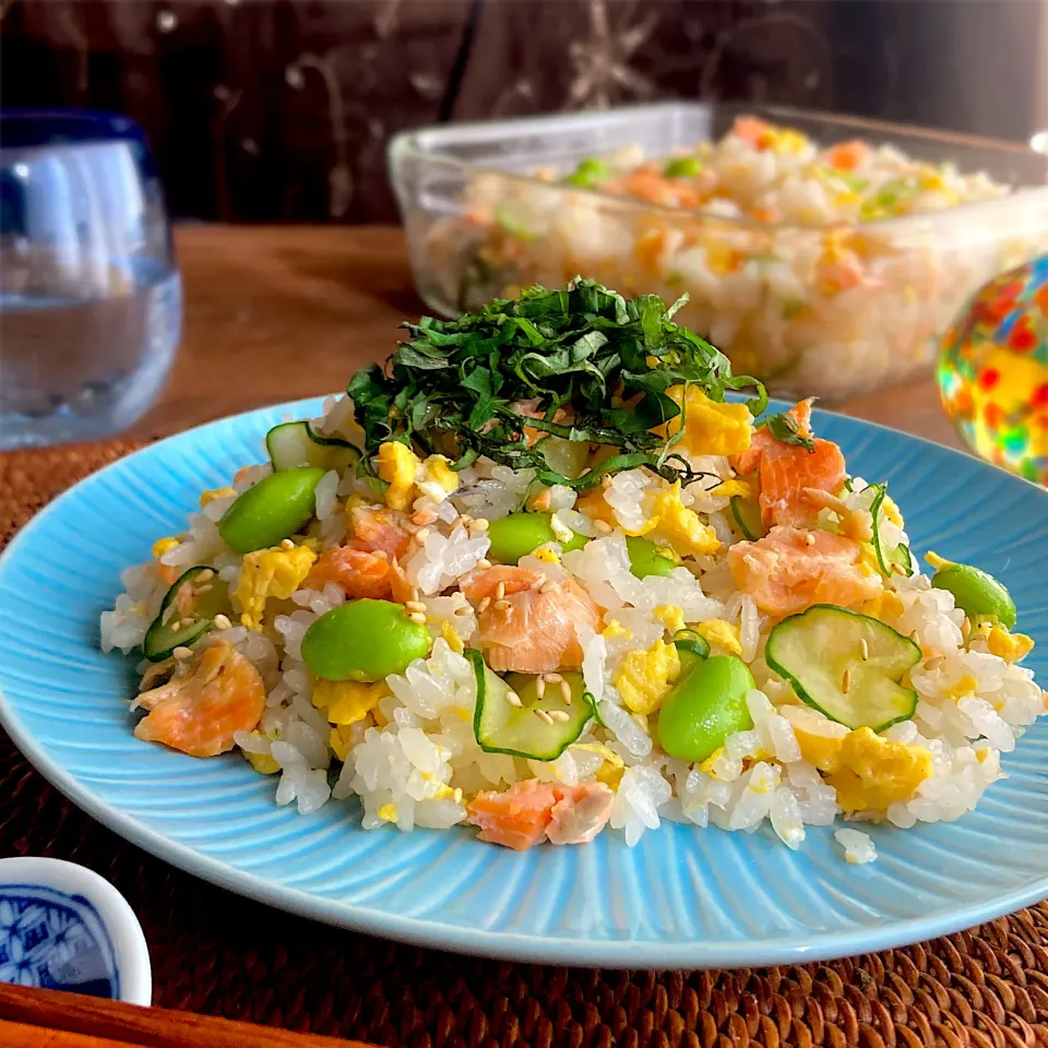 くろねこじったんさんの料理 鮭と玉子ときゅうりの混ぜ寿司 #きのう何食べた？のシロさんのやつ|くろねこじったん‍さん