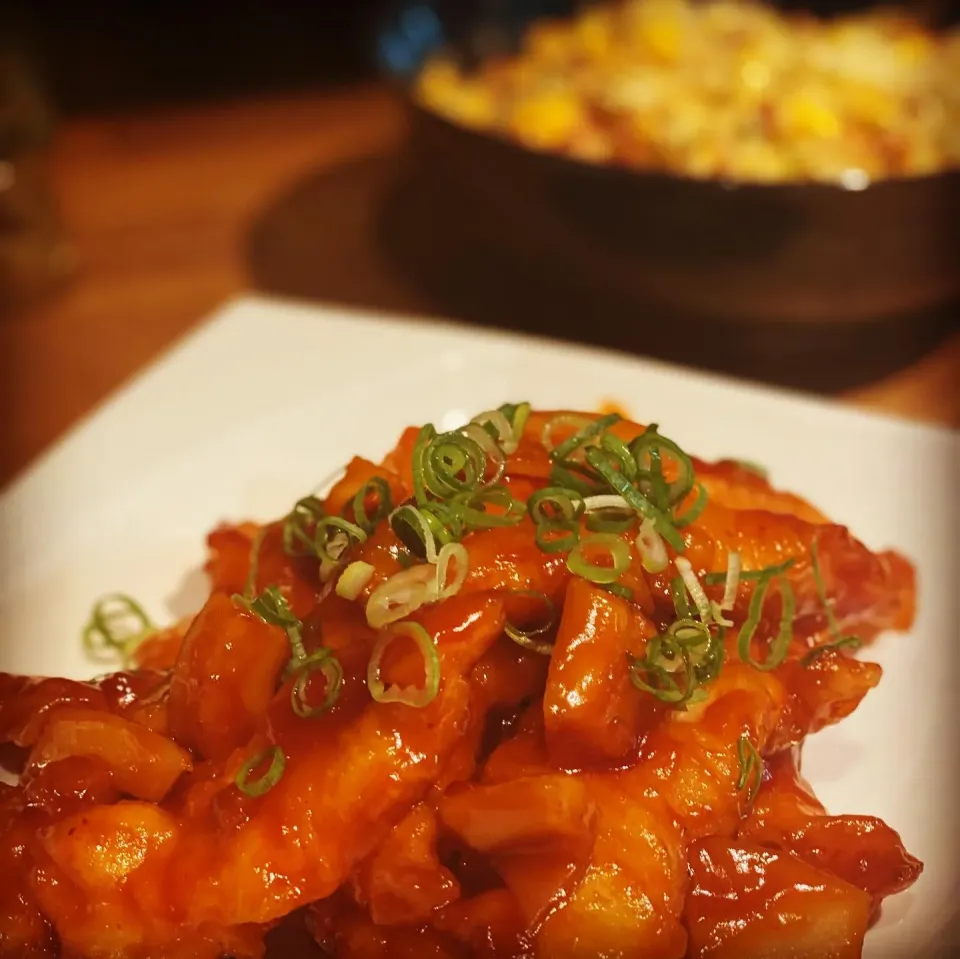 Dinner ! Dinner ! 
Crispy Fried Chicken Fillets in a Chinese Hot & Sour Sauce with Bamboo 
With Stir Fried Rice with Egg , Pork and chives 
#sweetansour #crispy|Emanuel Hayashiさん