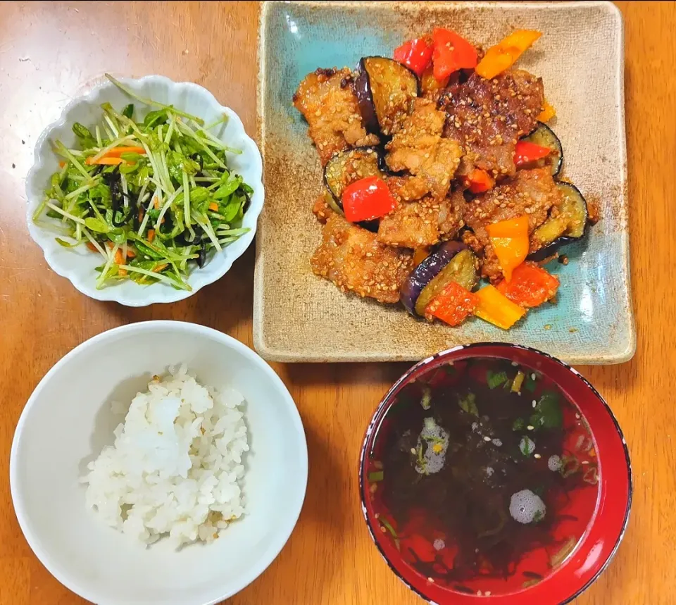 2023 0816　豚肉となすピーマンの胡麻味噌炒め　豆苗ナムル　もずくスープ|いもこ。さん