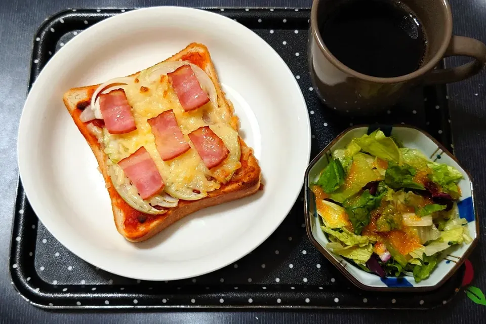 今日の朝ごはん（ピザトーストにサラダ、コーヒー）|Mars＠釜飯作り研究中さん