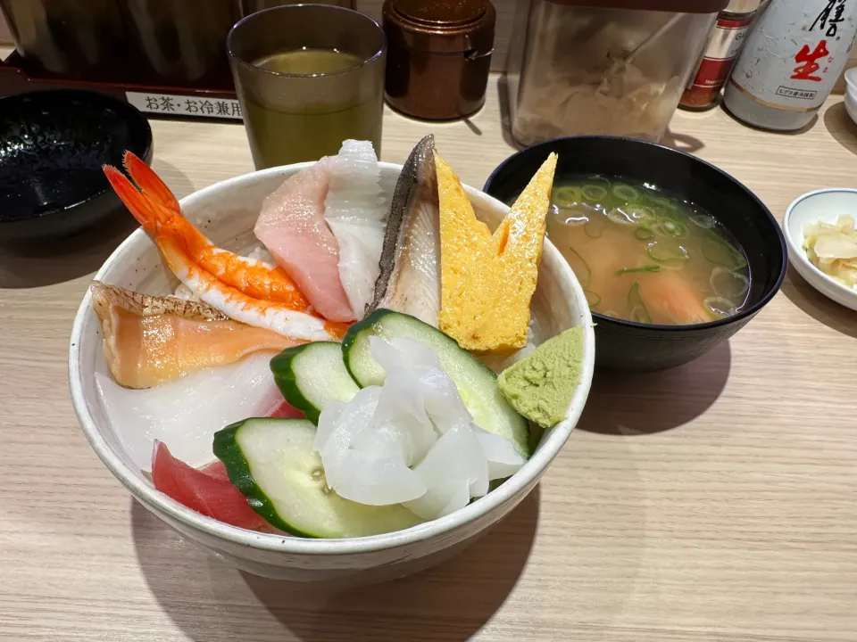 Snapdishの料理写真:海鮮丼ランチ|マハロ菊池さん