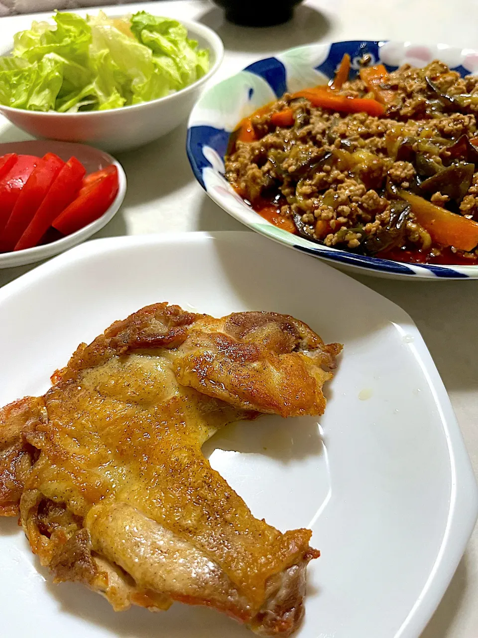 チキンソテーと麻婆茄子🍆🐓|ささるみさん