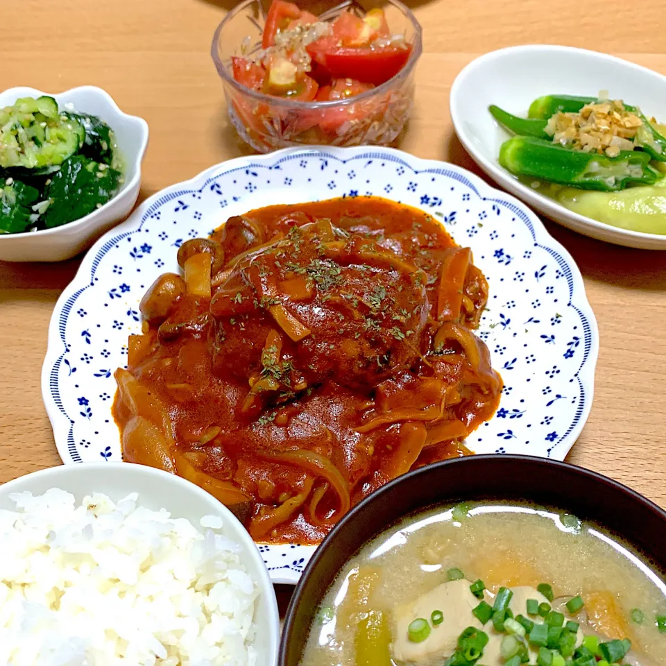 煮込みハンバーグと野菜のおかず色々。|杏さん