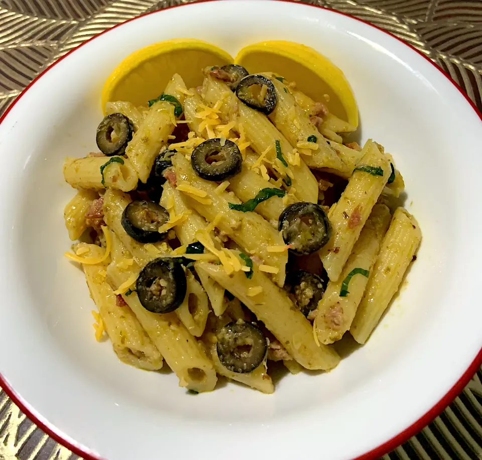 Penne pesto with black olives|Ahnneさん