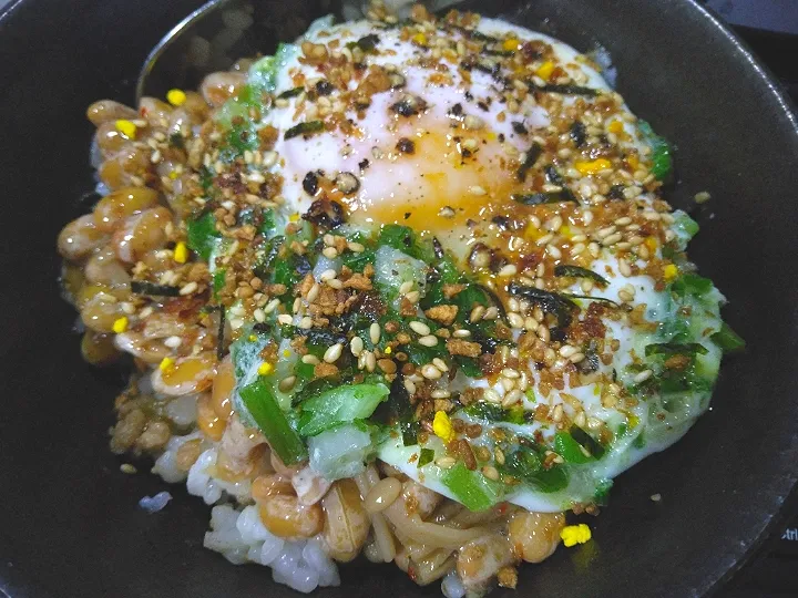 なめ茸と肉そぼろ入りショゴス丼|darkbaronさん