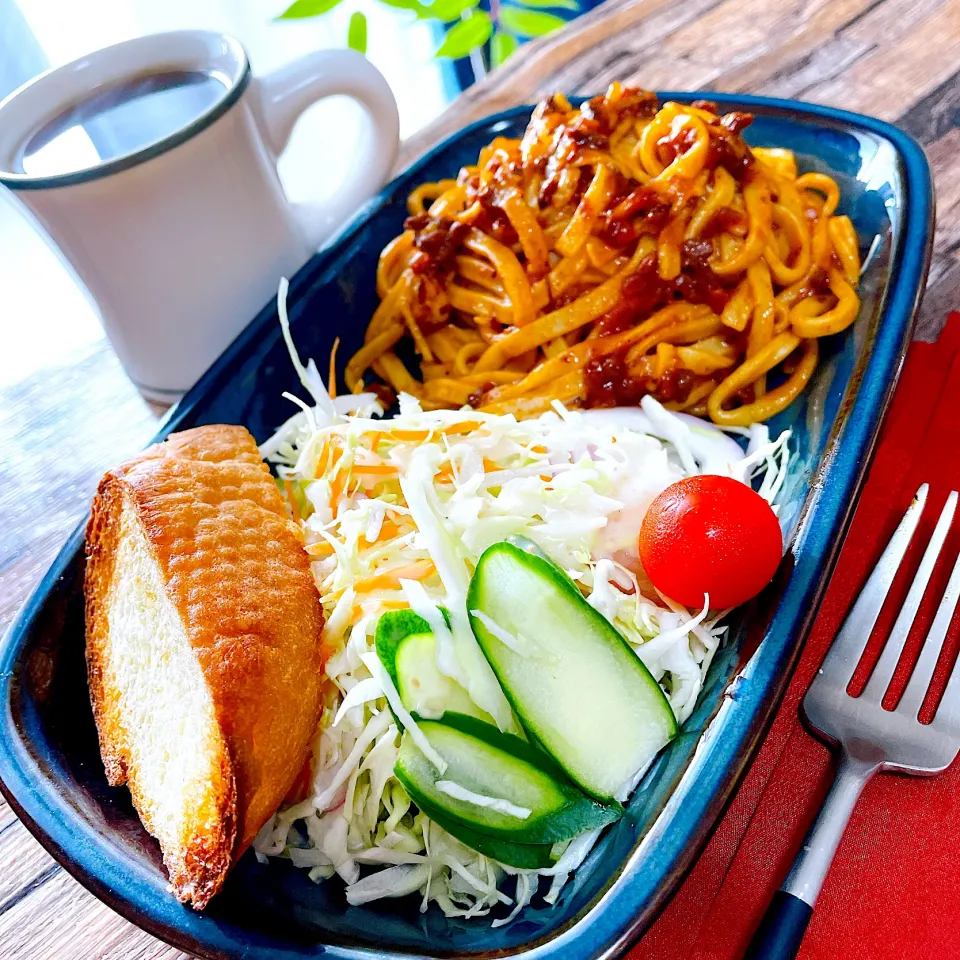 朝食にコメダ珈琲風　🍝🥖☕️ミートソースパスタ|S の食卓2さん