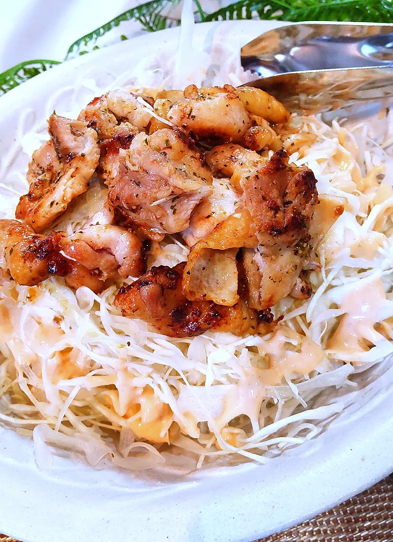 鶏ももマジックソルト炒めのせサラダ|ポコさん