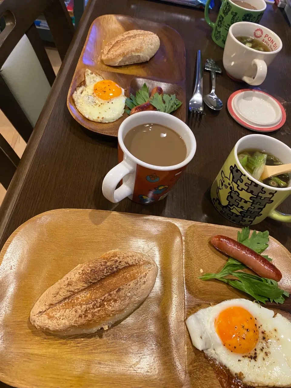 Snapdishの料理写真:焼きソーセージ　目玉焼き　ソフトフランスパン　野菜スープ　カフェオレ|ch＊K*∀o(^^*)♪さん