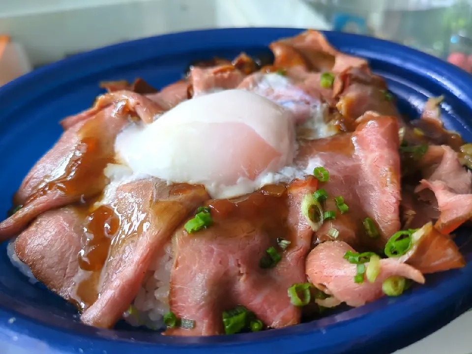 オーケーのローストビーフ丼|しあるさん