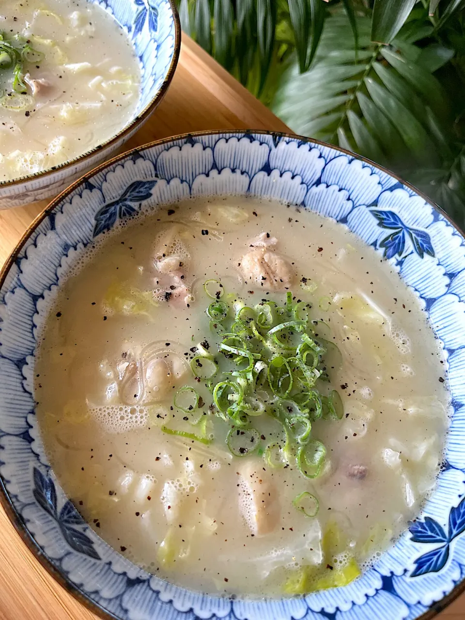 Snapdishの料理写真:豆乳しゃぶしゃぶ香る柚子で♪鶏肉とキャベツの春雨スープ|高野豆腐さん