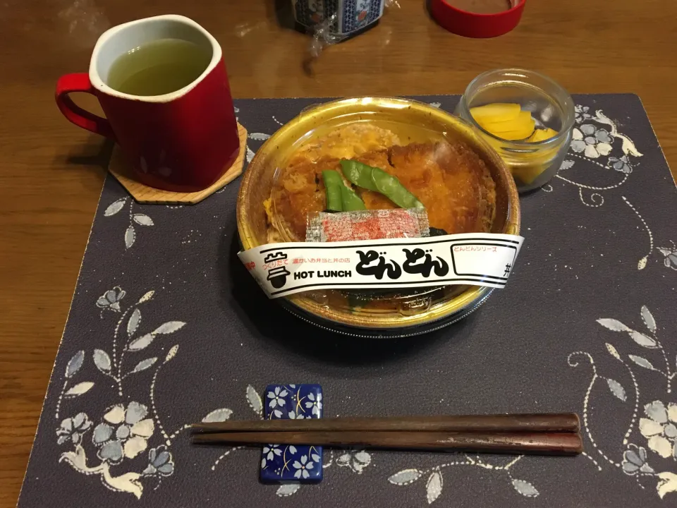 Snapdishの料理写真:カツ丼(どんどん弁当、昼飯)|enarinさん