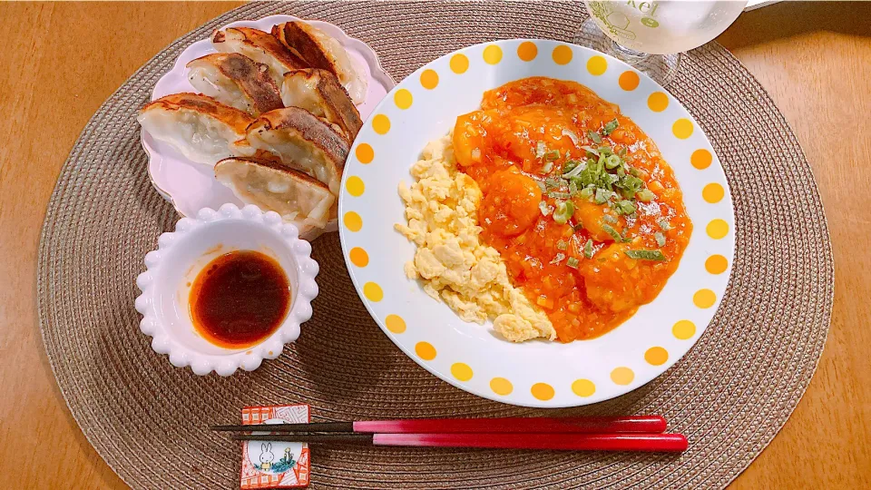 エビチリと餃子の夕食|ゆうかさんさん