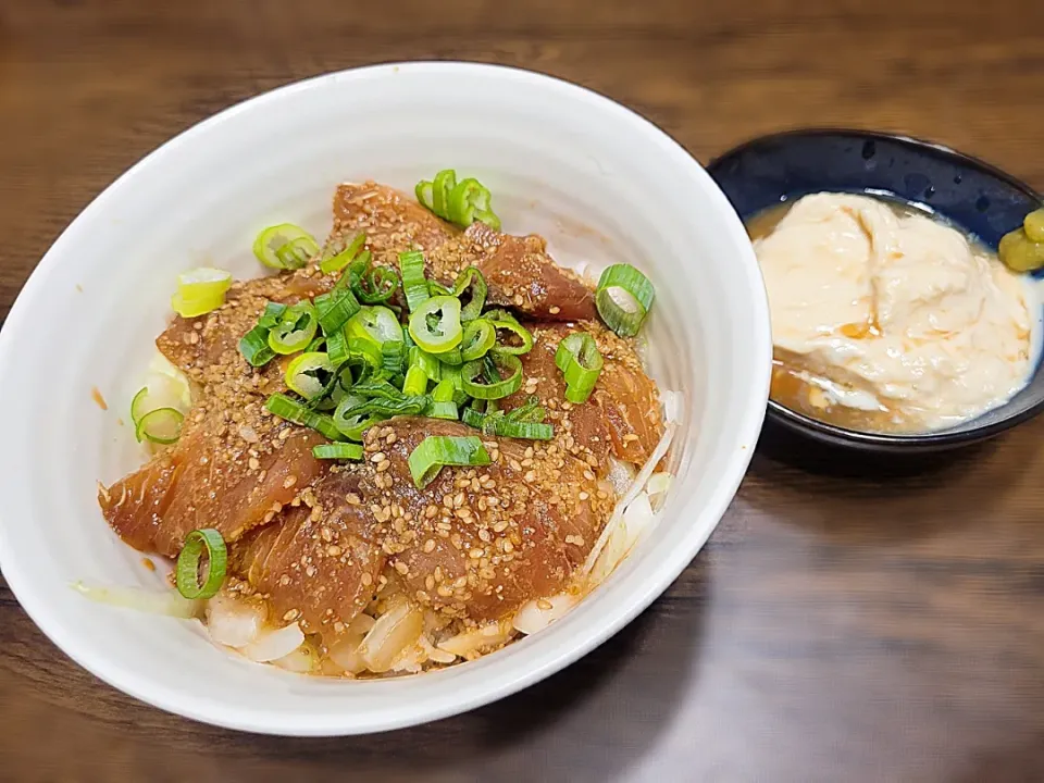 Snapdishの料理写真:イナダのごま漬け丼|あかねーさんさん