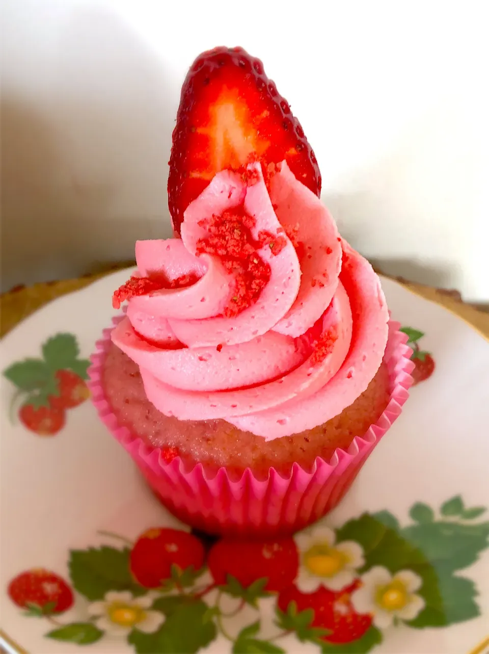 Strawberries & Cream cupcakes|K8TCRE8TZさん