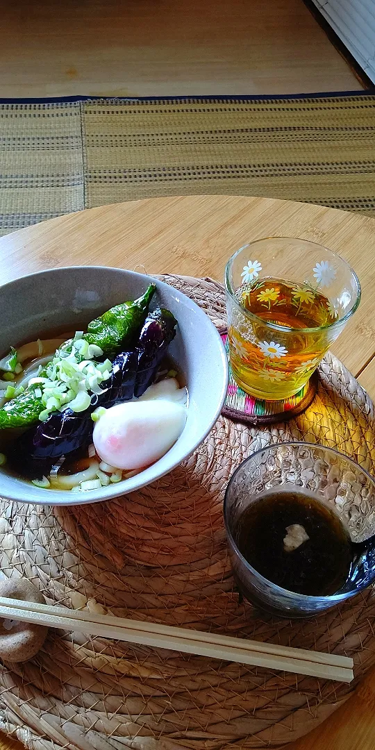 Snapdishの料理写真:あげ野菜入り温玉うどん|みるめいさん