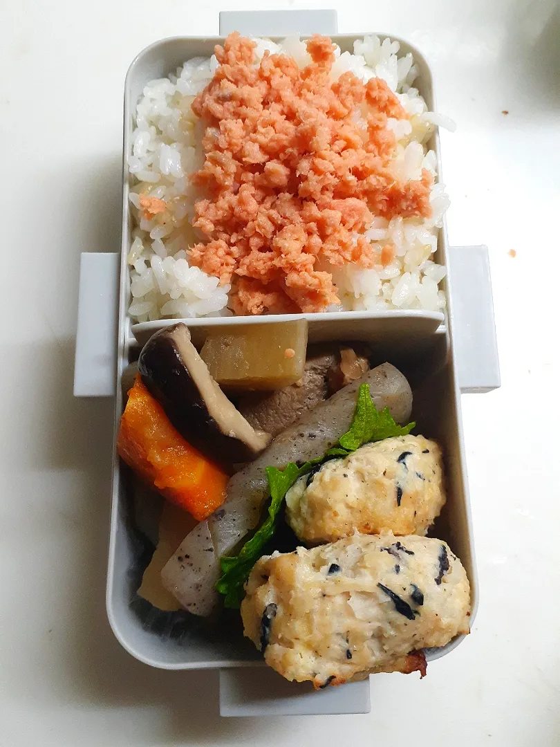 ☆中学生弁当☆玄米入り鮭ごはん、筑前煮、つくね|ｼｮｺﾗさん