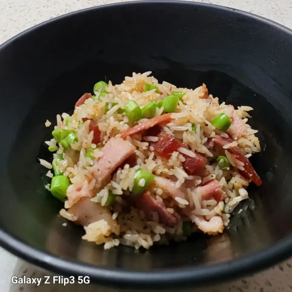 Snapdishの料理写真:Bacon & Chinese sausage fried rice with veget.|Cindy Hoさん