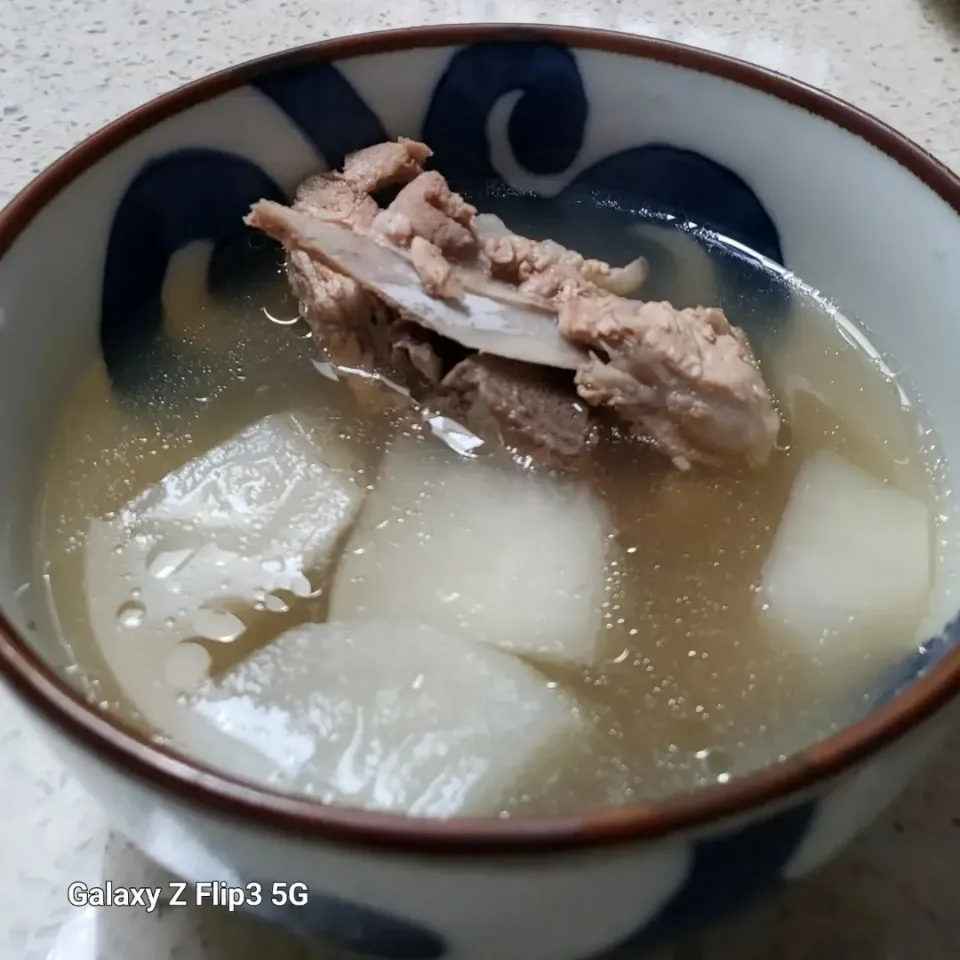 Snapdishの料理写真:carrot spare ribs soup|Cindy Hoさん