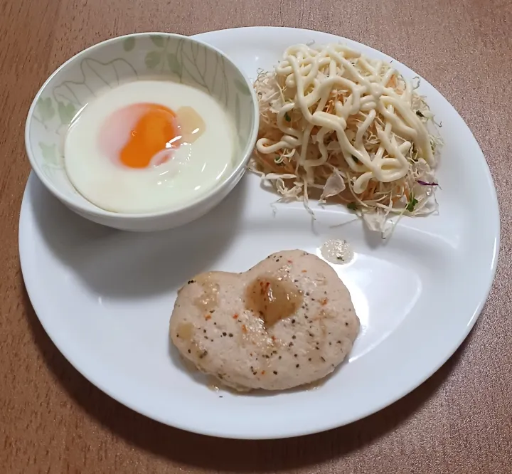 Snapdishの料理写真:卵
キャベツミックスサラダ
サラダチキン
ご飯🍚
キムチ|ナナさん