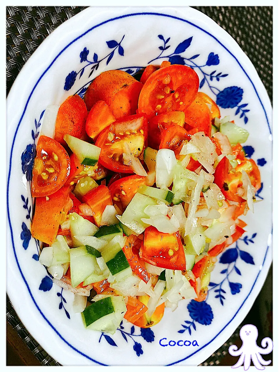 くららさんの料理 スプーンで食べる‼夏のトマト🍅ときゅうりのサラダ⭐|cocoaさん