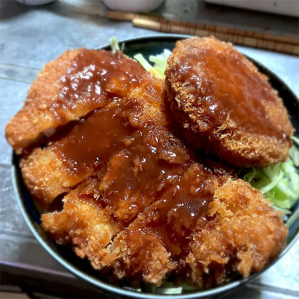 今夜は、会津ソースカツ&肉汁メンチカツ丼を頂きました😋🎵👍|ギムレットさん