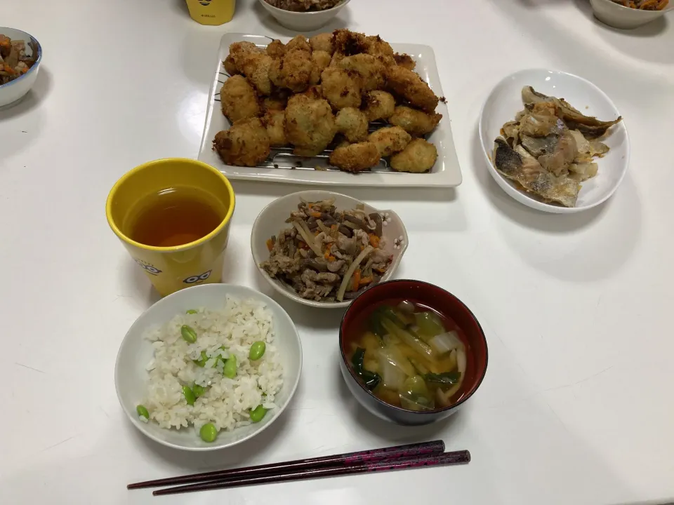 晩御飯ー。☆枝豆ご飯☆きんぴらごぼう☆梅しそチキン＆のり塩チキン☆鱈の塩焼き☆みそ汁（白菜・しめじ・小松菜）|Saharaさん