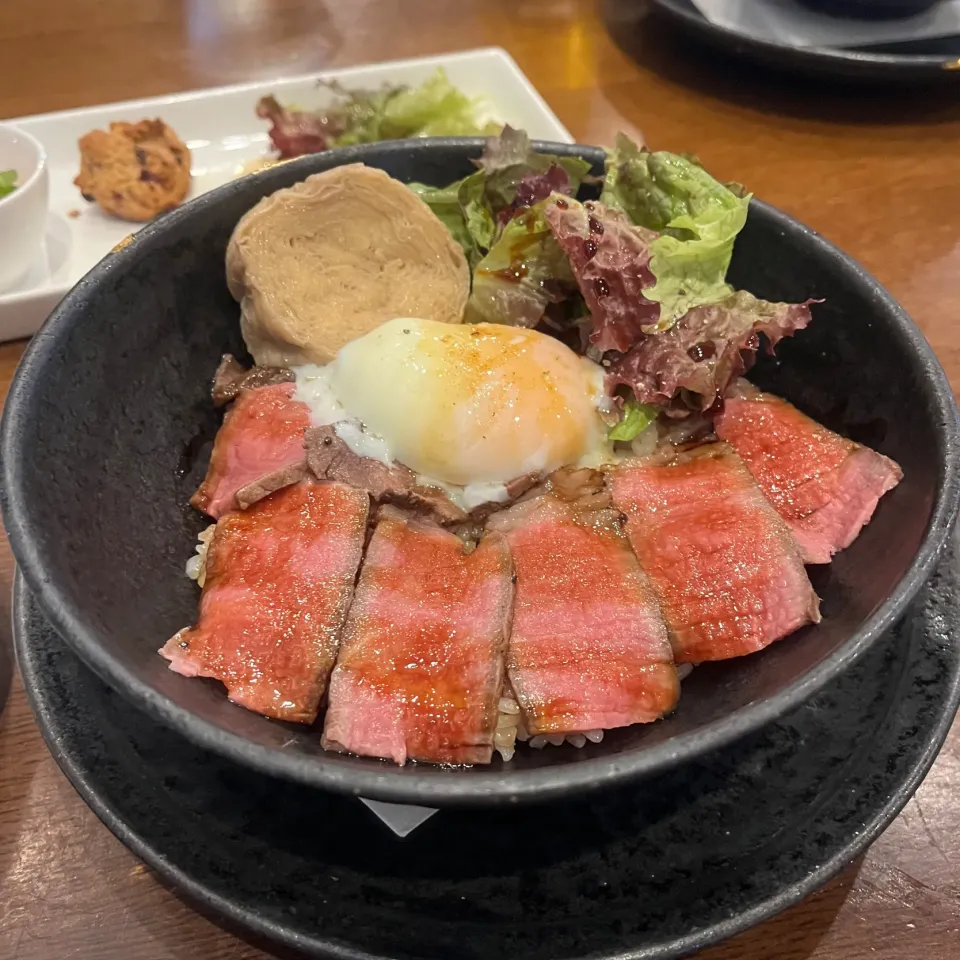 Snapdishの料理写真:ロービー丼|友さん