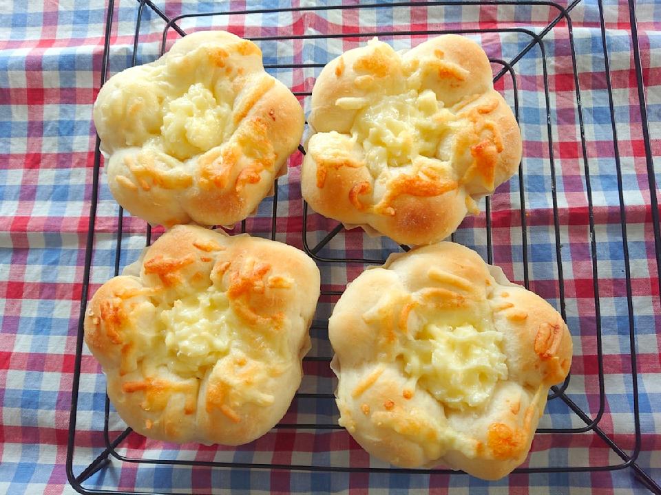 チーズたっぷりメイフラワーパン✨