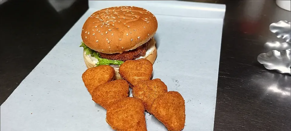 Chicken Burger chicken nuggets coke|in lifeさん