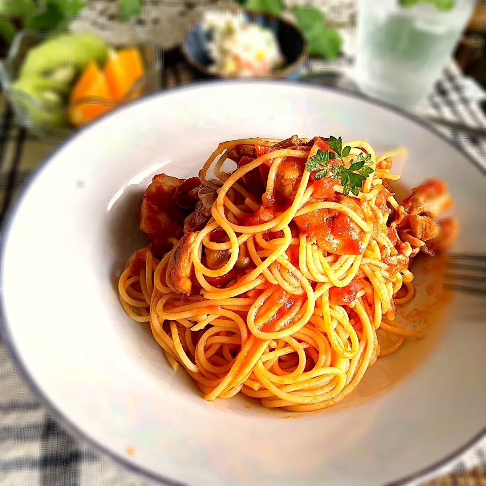 Snapdishの料理写真:鶏のトマト煮込み〜の
リメイクパスタランチ🍝|とまと🍅さん