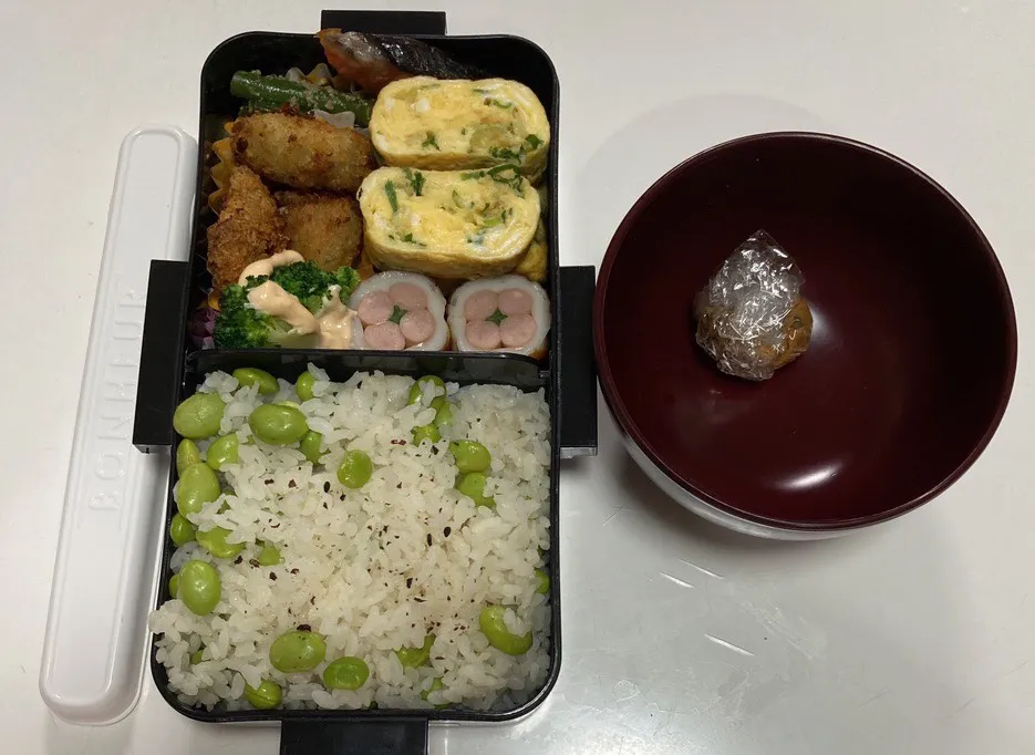 Snapdishの料理写真:パパ弁☆鮭☆いんげんの胡麻和え☆梅しそチキン＆のり塩チキン☆ブロッコリー☆花ちくわ☆葱入り卵焼き☆枝豆ご飯☆みそ玉|Saharaさん