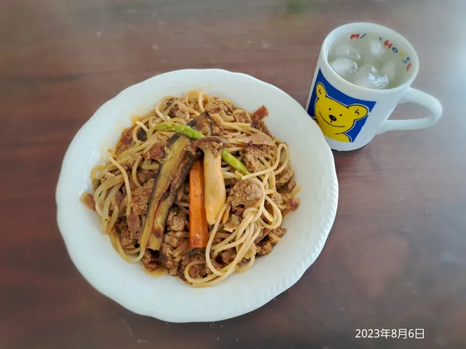 Snapdishの料理写真:2023年8月6日の昼ご飯
ボロネーゼ
焼酎水割り|ソラ♂のご飯さん