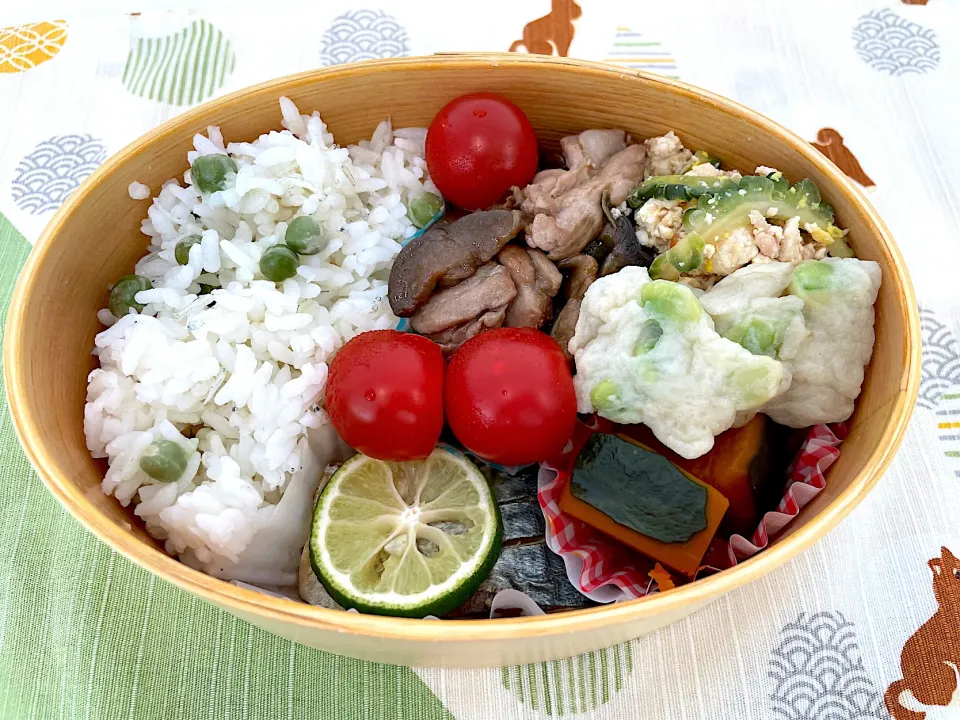 ゴーヤチャンプルー、鶏肉の黒酢炒め、かぼちゃ煮物の豆ご飯🍱|なお🅿️さん