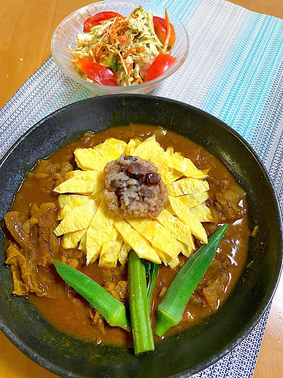 元気いっぱい♬ひまわり🌻牛すじカレー🍛|ぽっちさん