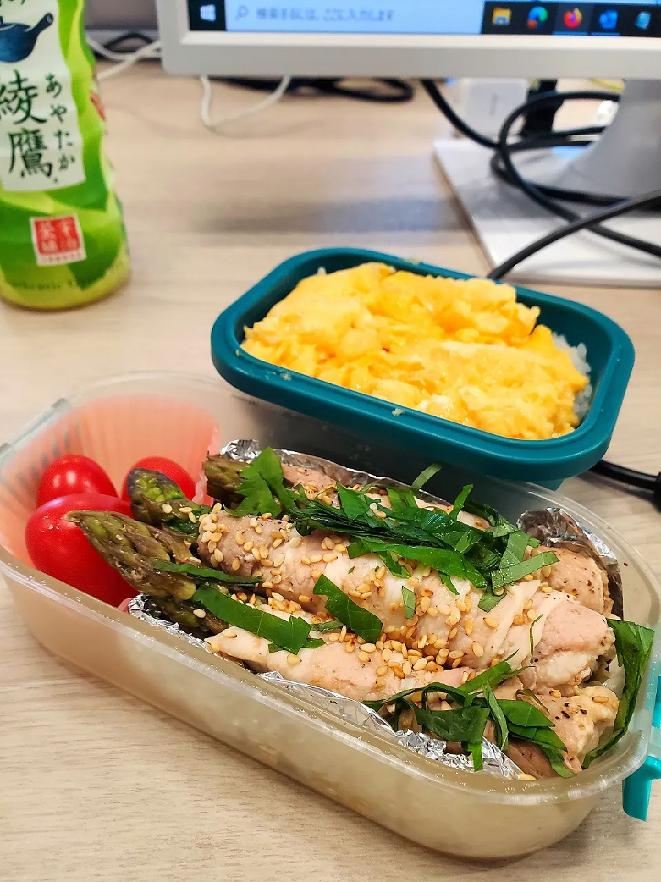 Snapdishの料理写真:本日の手作り弁当はアスパラの豚バラ巻き|motohiroさん