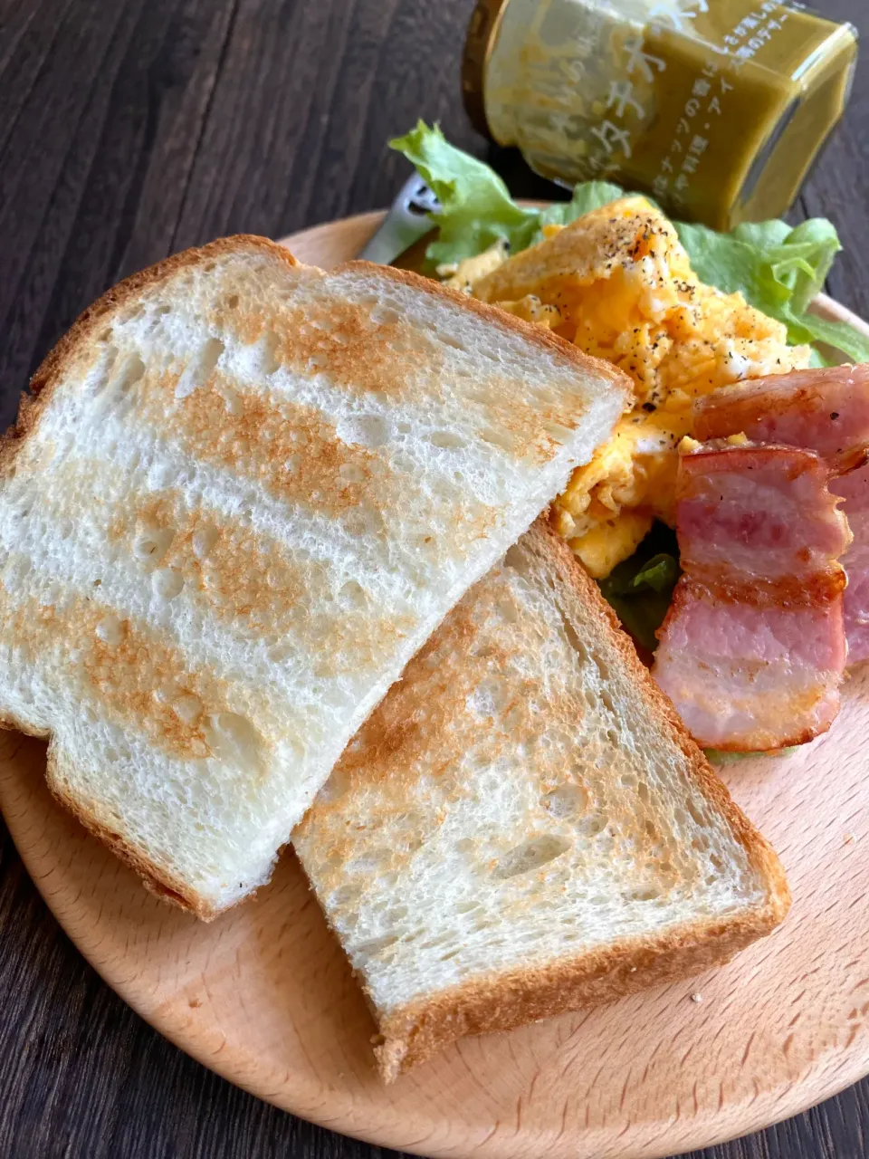 ベーコンエッグとトーストのランチ|ちぐあささん