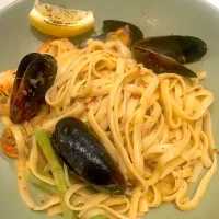 Snapdishの料理写真:Spicy seafood pasta|delzhaさん