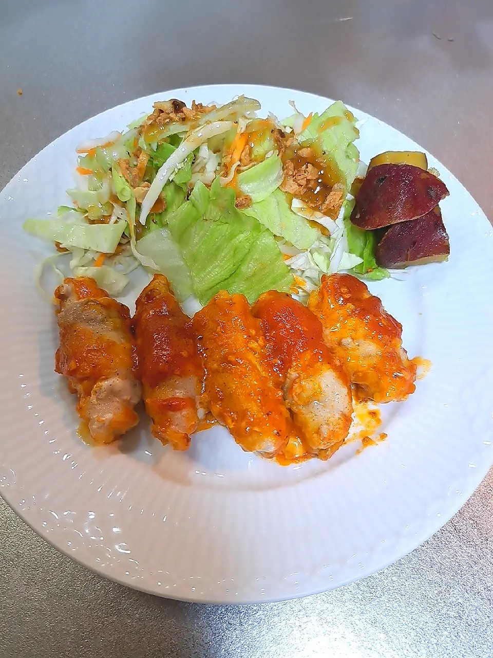 豚肉の大葉チーズ巻き(トマトソース)
さつまいも煮
サラダ|Riapple🍎さん