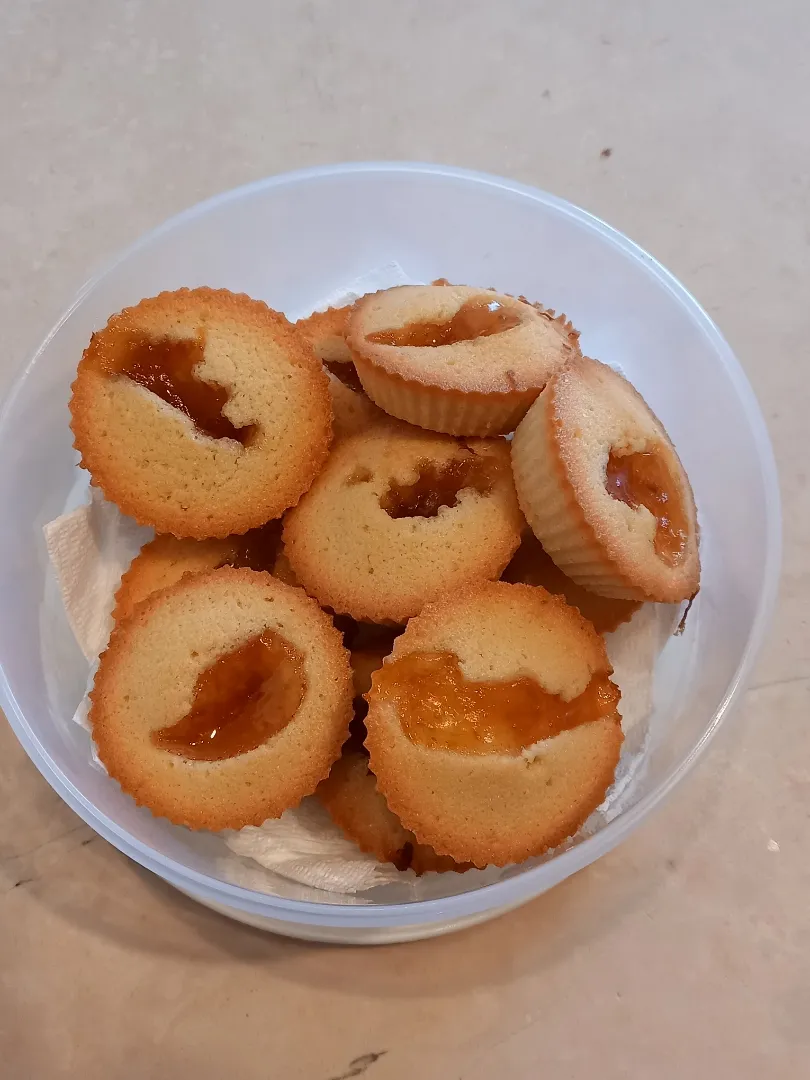 soft muffins with jam|Agostino Laterzaさん