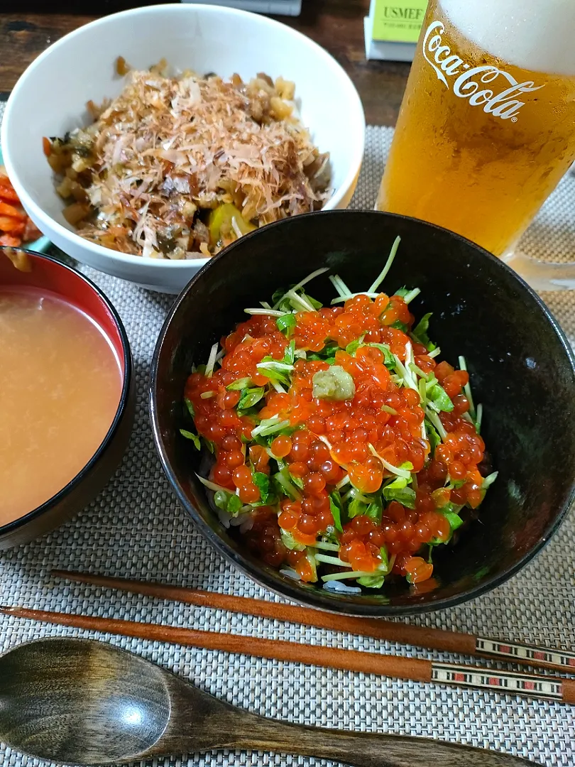 Snapdishの料理写真:いくら飯とめかぶ豆腐|坂ちゃんさん