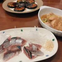 Snapdishの料理写真:鰯のお刺身/鶏のみぞれ煮/丸茄子の甘酢焼き|もえたすさん