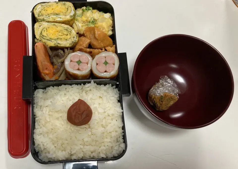 Snapdishの料理写真:パパ弁☆鮭☆明太ポテサラ☆鶏むねオーロラソース炒め☆花ちくわ☆きんぴらごぼう☆あおさの卵焼き☆みそ玉|Saharaさん