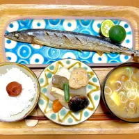 Snapdishの料理写真:秋は、やっぱり秋刀魚の塩焼き|Hiromi Isonagaさん