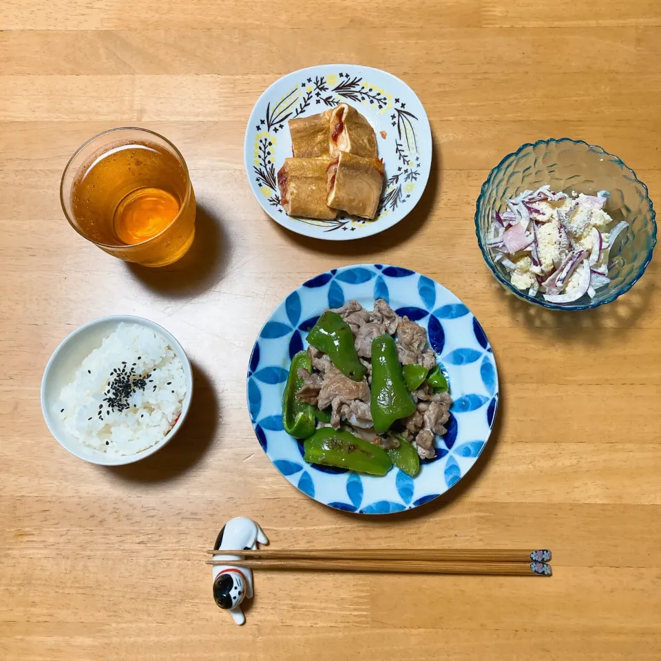 Snapdishの料理写真:豚肉とピーマンの塩麹炒め|ちゃみこさん