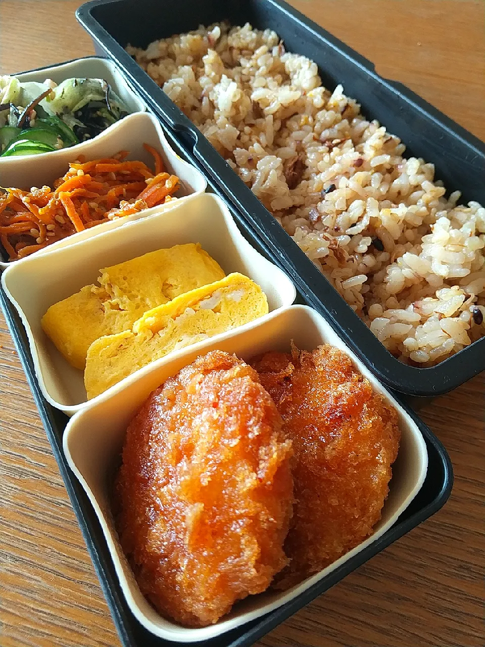 Snapdishの料理写真:生協のチキンカツ弁当|まきごろうさん