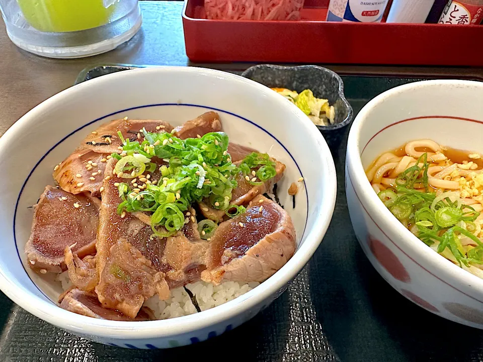 かつおのたたき丼と小はいからうどんセット🐟|buhizouさん