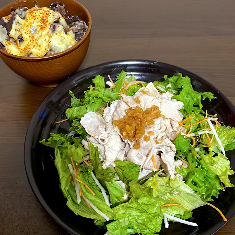 豚しゃぶサラダ🥗白舞茸とキクラゲのチーズ蒸し🧀|ハルカさん