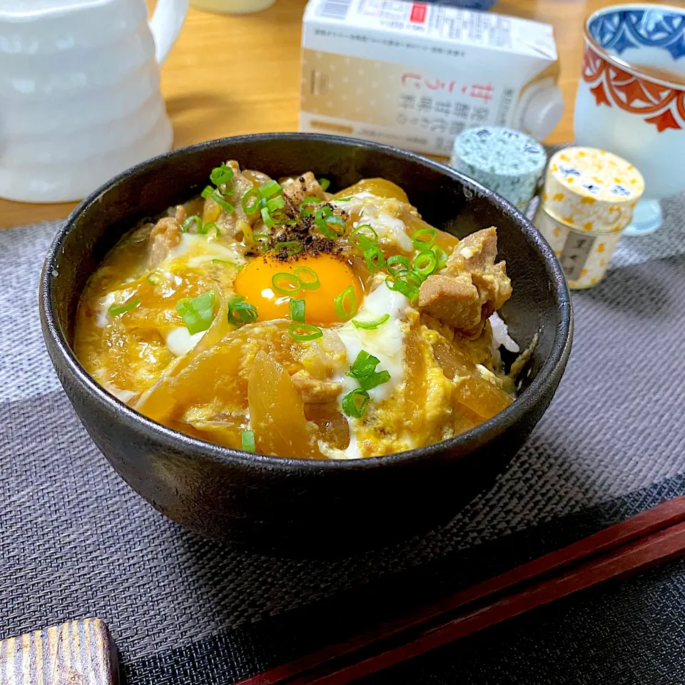  砂糖、味醂、出汁要らずでも旨みたっぷり！甘酒で作る親子丼🐔|sakurakoさん