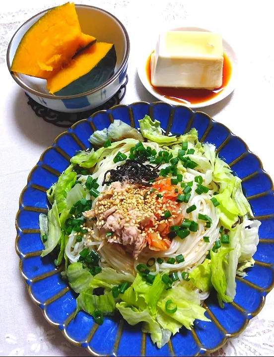 食べやすい素麺をあるもので🫡✨夜ご飯!
(素麺はめんつゆ胡麻油少し味付け、
具材はレタス、ネギ、ツナ、キムチ、塩昆布、
胡麻)|m.rafuさん